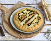 Tarte rustique aux asperges des Sables des Landes IGP et pesto d'épinards