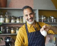 Où en est le projet d’ouverture de sa première adresse parisienne ? Le chef Yotam Ottolenghi se confie