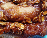 Une recette pour les matins brumeux, ceux où on n'arrive pas à se tirer du lit, ceux où l'on ne rêve que d'une chose...se recoucher! Je vous propose une brioche façonnée…
