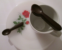 Petites cuillères au chocolat blanc-cranberries, noisettes, raisins et smoothie fraises-cranberries