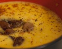 J'ai bien aimé cette recette car avec les brisures de marrons à la surface du velouté, je trouve que ça fait super joli !