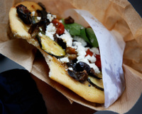 Une pizza 2 courgettes, fromage de brebis