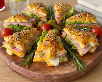 Mini sandwichs en forme de sapin : l’idée apéro de Noël simple et ultra-gourmande