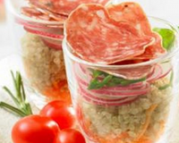 Verrine de quinoa et saucisson sec