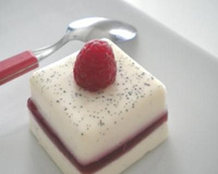 Panna cotta à la gelée de framboises