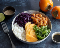 Poke bowl au Kaki Ribera del Xúquer AOP et crevettes