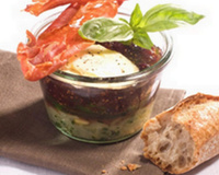 Verrine de Chavignol, figues fraîches et compotée d'oignons