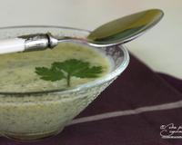 Une petite soupe qui réunit la douceur de la courgette, la fraîcheur de la coriandre et la douceur du fromage frais.