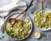 Une manière simple et rapide pour se régaler avec les courgettes : cette recette de pâtes notée 4.7/5 sur 750g est un plaisir de l’été !