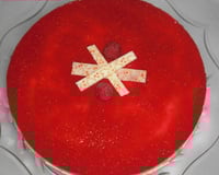 Gâteau à l'avocat et son glaçage framboises