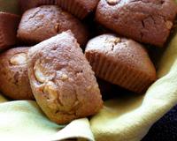 J'avais déjà testé les moelleux au soda, basiques ... J'avais envie d'autres choses cette fois-ci ! Bref, les voici, associés au chocolat blanc et aux noix de Macadamia…