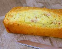 Un cake au jambon qu'on peut aussi garnir de poivrons et de pommes de terre pour en faire un plat complet!