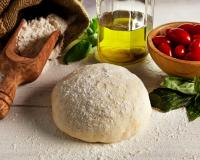 "C'est meilleur, moins cher et bien plus sain" : une diététicienne partage sa recette de pâte à pizza sans huile