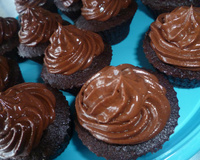 Cupcake LE basique chocolat et glaçage chocolat