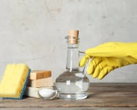 Le vinaigre blanc et le vinaigre ménager ne sont pas identiques : en quoi ils diffèrent et comment les utiliser correctement