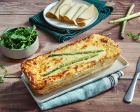 Croque cake printanier aux tranches végé pois chiches, carottes et asperges