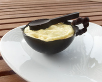Le petit déjeuner est servi ! (coque chocolat noir et sa mousse chocolatblanc/noix de coco)