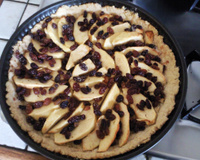 Tarte pomme-amande-raisins secs