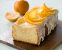 Un gâteau très frais parfumé à l'orange et délicieux avec son glaçage.