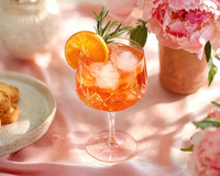 Un cocktail fruité, pétillant et sans alcool : le Pineapple Strawberry Spritz va faire sensation à l’apéro !