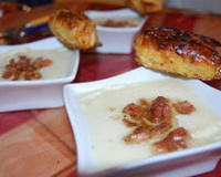 Velouté de chou-fleur, lardons et flûte de sésame