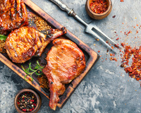 Barbecue : méfiez-vous des viandes marinées vendues au supermarché ou chez le boucher