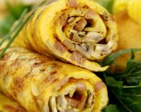 Une omelette savoureuse qui pourra aussi bien être servie en petits roulés à l'apéritif ou en plat accompagnée d'une belle salade verte.