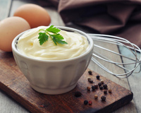 “S’il y a une astuce à retenir, c’est celle-là” : notre chef livre ses secrets pour réussir facilement une bonne mayonnaise maison