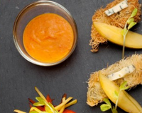 Bouchée de Kadaïf à la Fourme d'Ambert, "ketchup" mangue/poivron rouge