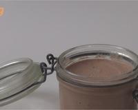 Une mousse de foie très onctueuse, au goût subtil de porto. Une idée originale pour vos entrées de fêtes !
