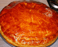 Galette des rois, frangipane, pistache et cerises amarena
