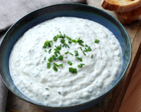 "Comment ne pas aimer" : cette spécialité lyonnaise détrônera à coup sûr le tzatziki pour vos prochains apéritifs !