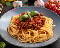 Connaissez-vous les makaronia me kima, la délicieuse version grecque des spaghettis à la bolognaise ?
