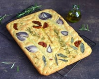 Focaccia sans pétrissage au romarin et focaccia fleurie