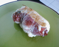 Roulé de dinde à la coppa, mozzarella et aux pruneaux