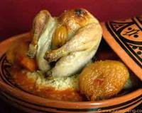Recette d'inspiration orientale qui permet de marier le côté acidulé des abricots cuits avec la caille ainsi que le côté doux et sucré des abricots secs avec la semoule.