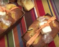 Un cake aux pêches pour vos desserts d'été, simple et rapide à réaliser ! Des pêches, un cake, un dessert de saison !