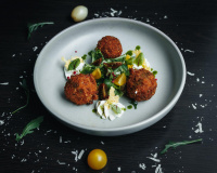 Salué par le Michelin, "Meilleur restaurant végétarien du monde” en 2020 : cet établissement lyonnais va pourtant fermer ses portes fin août !
