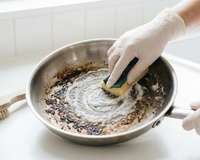 Pas de panique voici le bon réflexe à adopter pour nettoyer facilement une poêle en inox brûlée