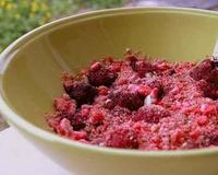 "Tout de rose vêtu, ce dessert correspond tout à fait aux gourmandes...."