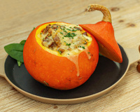 Ces potimarrons farcis aux lardons et au Saint-nectaire vont réchauffer vos soirées de novembre