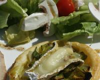 La feuille de Dreux est un fromage à pâte molle, facilement identifiable grâce à la feuille de châtaignier qui l'entoure. Un produit d'Eure et loir à découvrir !