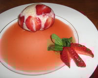 Sphére au cœur de fraîses