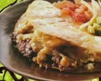 Les tortillas sont d'origine mexicaine et peuvent être farcies avec de multiples ingrédients.Elles sont servies en plat complet avec des petits légumes.