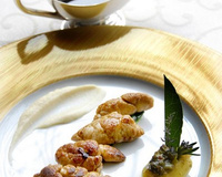 Ris d'agneau de lait du pays Basque rôti puis laqué, mousseline de céleri et pomme fondante farcie de cébettes étuvées