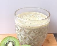 Le kiwi apporte une note acidulée à ce jus tout doux.