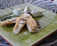 Suprême de volaille fermière de Gascogne panée, émulsion de noisettes du Lot-et-Garonne grillées aux herbes