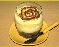 Ces verrines sucrées sont réalisées avec du fromage blanc, des poires, des cookies au rhum et une touche de Nutella!