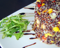 Une petite salade de saison même si le temps ne s'y prête pas trop en ce moment c'est quand même le printemps et du soleil dans son assiette ça fait toujours du bien…
