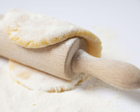 Express et sans beurre, découvrez comment faire une pâte à tarte avec une boîte en plastique !